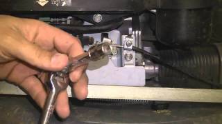 Setting the engine rpm on a honda mowerwmv [upl. by Mcwilliams]