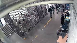 Inmates in Chicago clap for accused cop killer in jail [upl. by Anahsal]