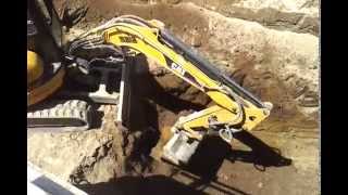 Miniescavatore cat 303cr al lavoro [upl. by Rosenquist733]