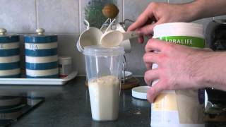 HOW TO MAKE A HERBALIFE FORMULA 1 MEAL REPLACEMENT SHAKE [upl. by Cocke]