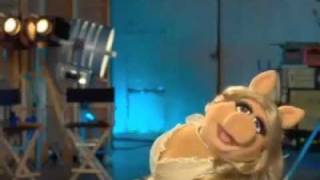 Miss Piggy  The Muppets  quotMahna Mahnaquot [upl. by Arodnap215]