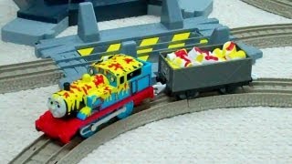 Thomas The Tank Engine Trackmaster PAINT SPLATTERED THOMAS [upl. by Maiocco]