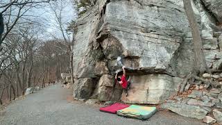 Gunks Bouldering  Gill Pinch Roof V4 [upl. by Romeu689]