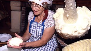 MANTEQUILLA artesanal Ordeño de la leche y elaboración manual de este alimento  Documental [upl. by Rednal]